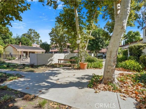 18230 Oxnard Street 110, Tarzana (los Angeles) CA 91356