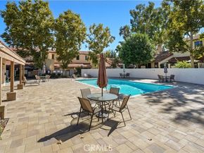 18230 Oxnard Street 110, Tarzana (los Angeles) CA 91356