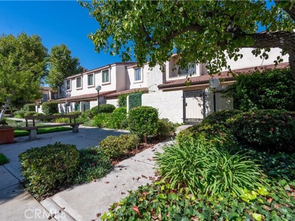 18230 Oxnard Street 110, Tarzana (los Angeles) CA 91356