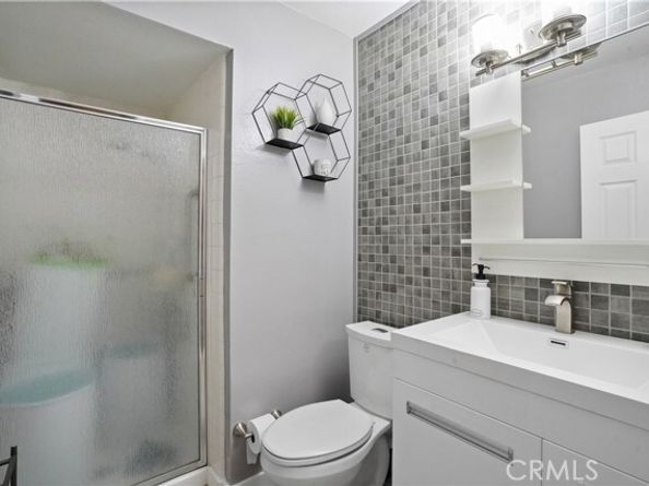 18230 Oxnard Street 110, Tarzana (los Angeles) CA 91356