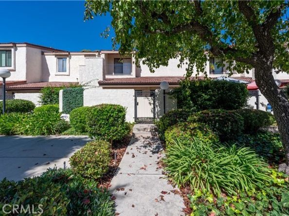 18230 Oxnard Street 110, Tarzana (los Angeles) CA 91356
