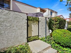 18230 Oxnard Street 110, Tarzana (los Angeles) CA 91356