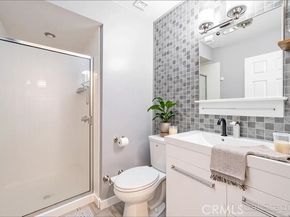 18230 Oxnard Street 110, Tarzana (los Angeles) CA 91356