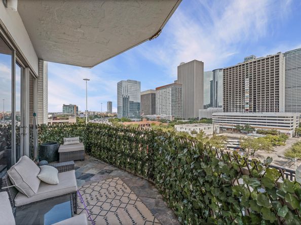 2016 Main Street 717, Houston TX 77002