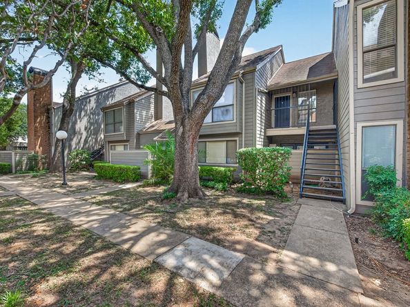 6601 Sands Point Drive 18, Houston TX 77074