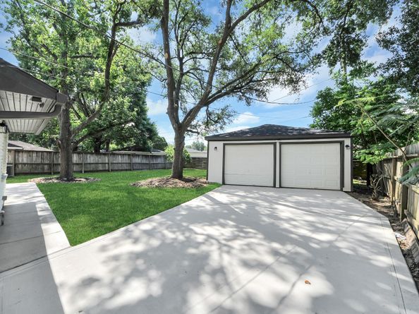 6015 Mcknight Street, Houston TX 77035