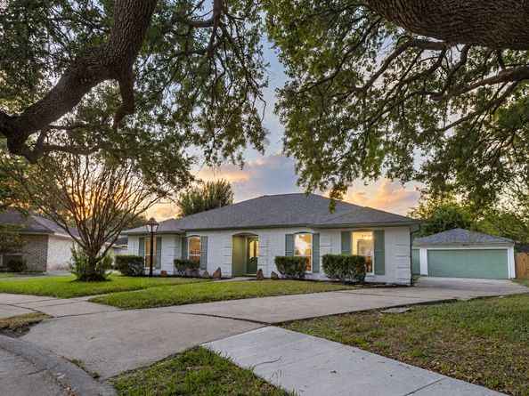 12211 Appleby Drive, Hockley TX 77031