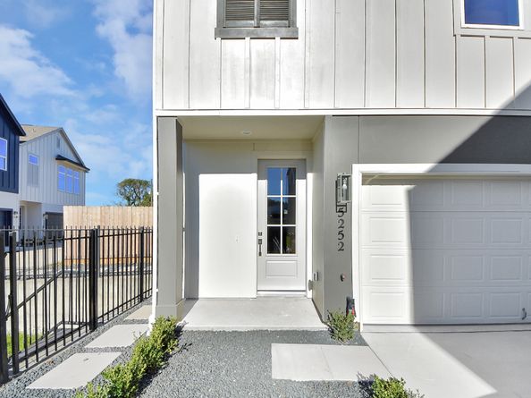 5252 Texas Street, Houston TX 77011