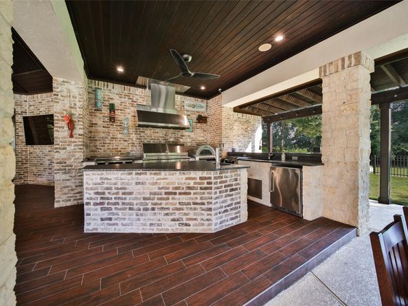 2 Highclere Park Drive, Spring TX 77379