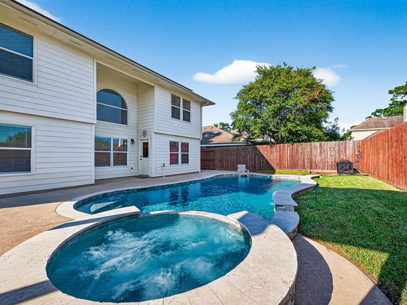 11811 Aerie Drive, Tomball TX 77377