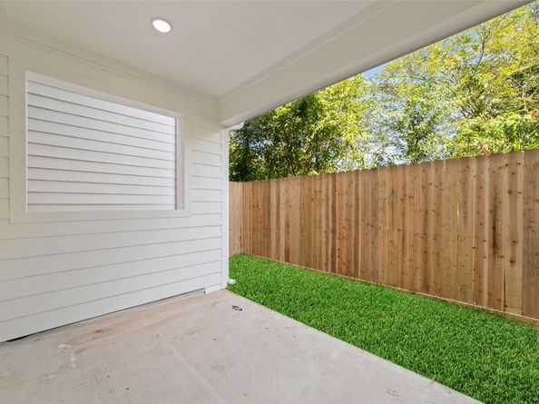 810 Elkhart Street B, Houston TX 77091