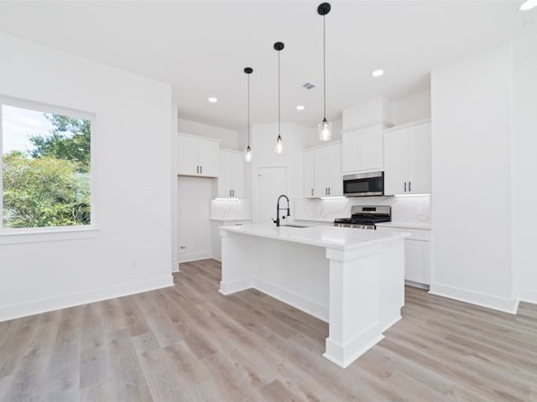 810 Elkhart Street B, Houston TX 77091