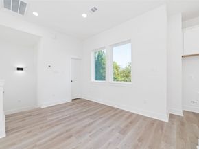 810 Elkhart Street B, Houston TX 77091