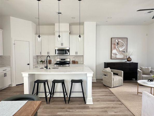 810 Elkhart Street B, Houston TX 77091