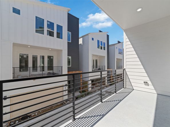 810 Elkhart Street B, Houston TX 77091