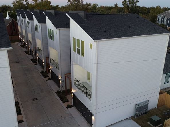 810 Elkhart Street B, Houston TX 77091