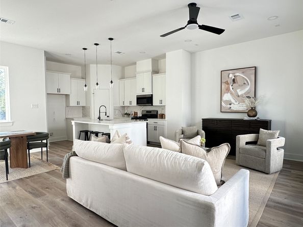 810 Elkhart Street B, Houston TX 77091