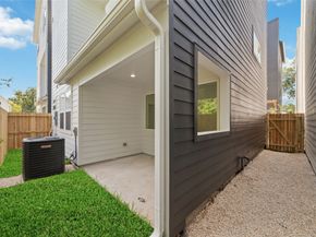 810 Elkhart Street B, Houston TX 77091