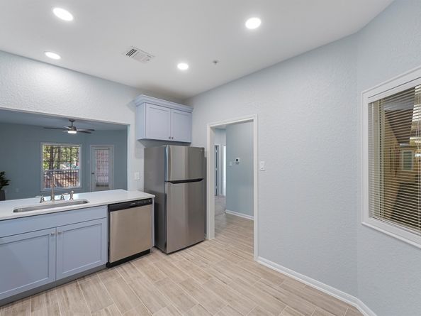 2803 Kings Crossing Drive 205, Houston TX 77345