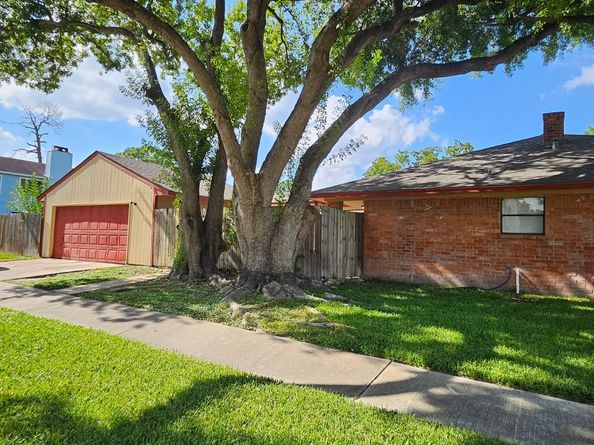 7206 Navidad Road, Houston TX 77083