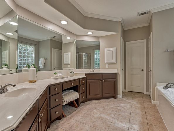 58 S Bardsbrook Circle, The Woodlands TX 77382
