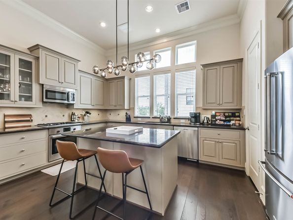 9450 London Bridge Station, Houston TX 77045