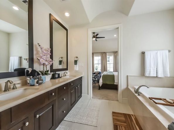 9450 London Bridge Station, Houston TX 77045