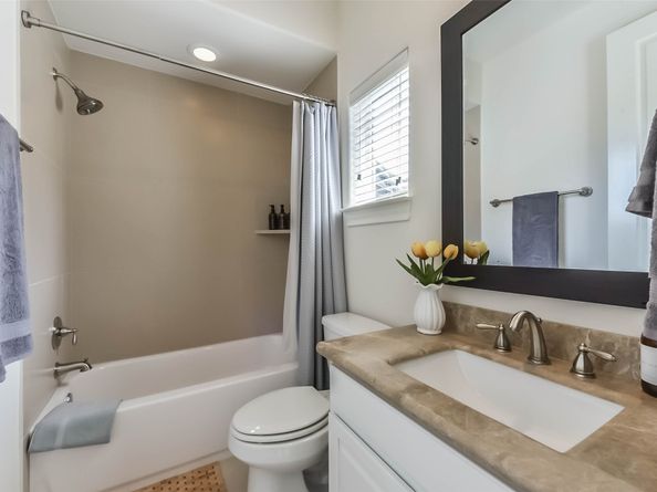 9450 London Bridge Station, Houston TX 77045