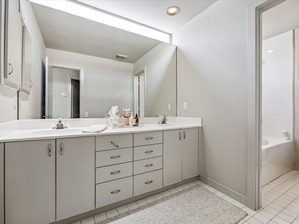 219 W Gray Street, Houston TX 77019