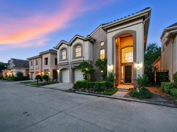 2714 Stuart Manor, Houston TX 77082