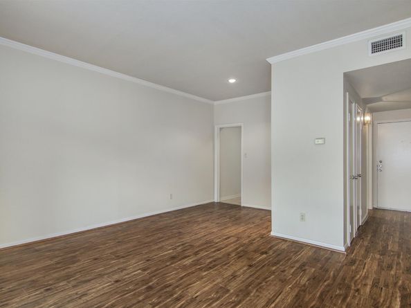 2400 N Braeswood Boulevard 301, Houston TX 77030