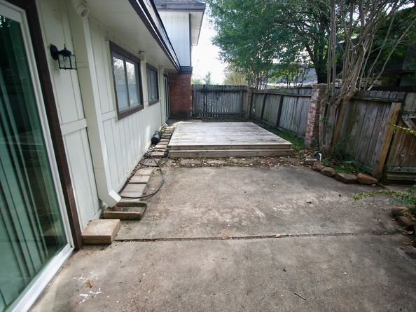 12024 Mighty Oak Drive A, Houston TX 77066
