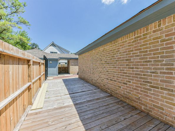 2207 Crystal Hills Drive, Houston TX 77077