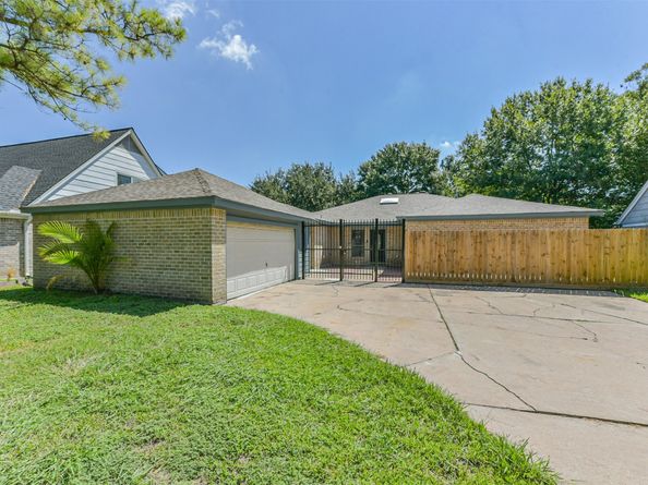 2207 Crystal Hills Drive, Houston TX 77077