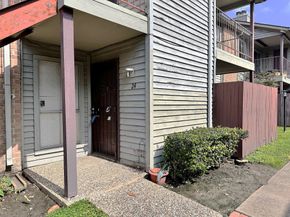 9350 Country Creek Drive 24, Houston TX 77036