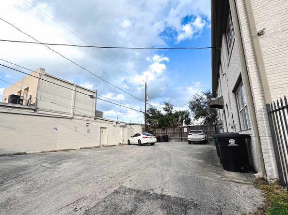 1660 Hawthorne Street, Houston TX 77006