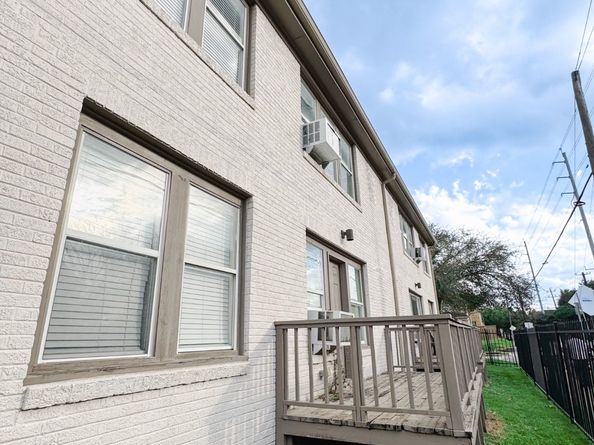 1660 Hawthorne Street, Houston TX 77006