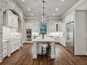 27 Williamsburg Lane, Bunker Hill Village TX 77024