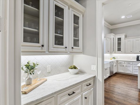 27 Williamsburg Lane, Bunker Hill Village TX 77024