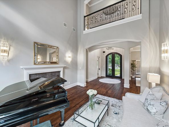 27 Williamsburg Lane, Bunker Hill Village TX 77024