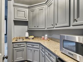 27 Williamsburg Lane, Bunker Hill Village TX 77024
