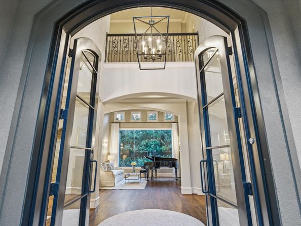 27 Williamsburg Lane, Bunker Hill Village TX 77024