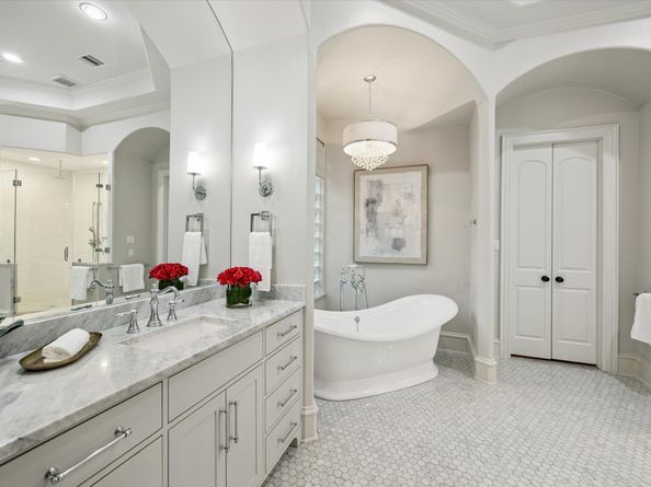 27 Williamsburg Lane, Bunker Hill Village TX 77024