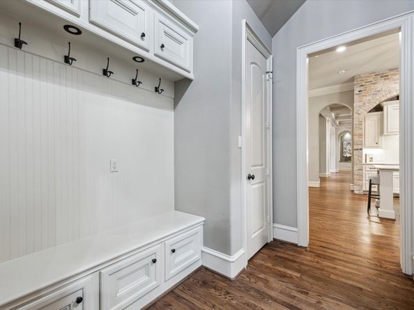 27 Williamsburg Lane, Bunker Hill Village TX 77024