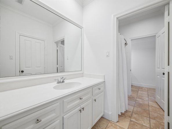 6230 Locke Lane, Houston TX 77057