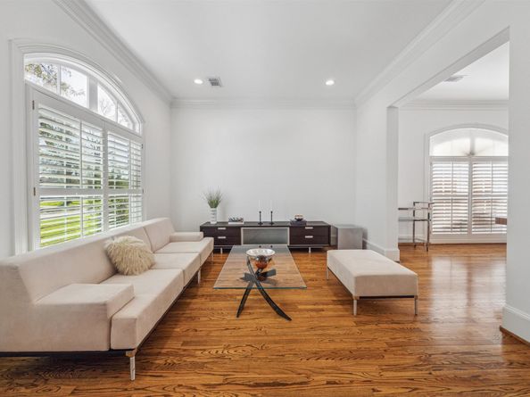 6230 Locke Lane, Houston TX 77057