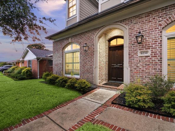 6230 Locke Lane, Houston TX 77057