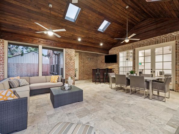 6230 Locke Lane, Houston TX 77057