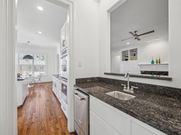 6230 Locke Lane, Houston TX 77057