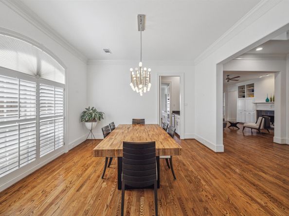 6230 Locke Lane, Houston TX 77057